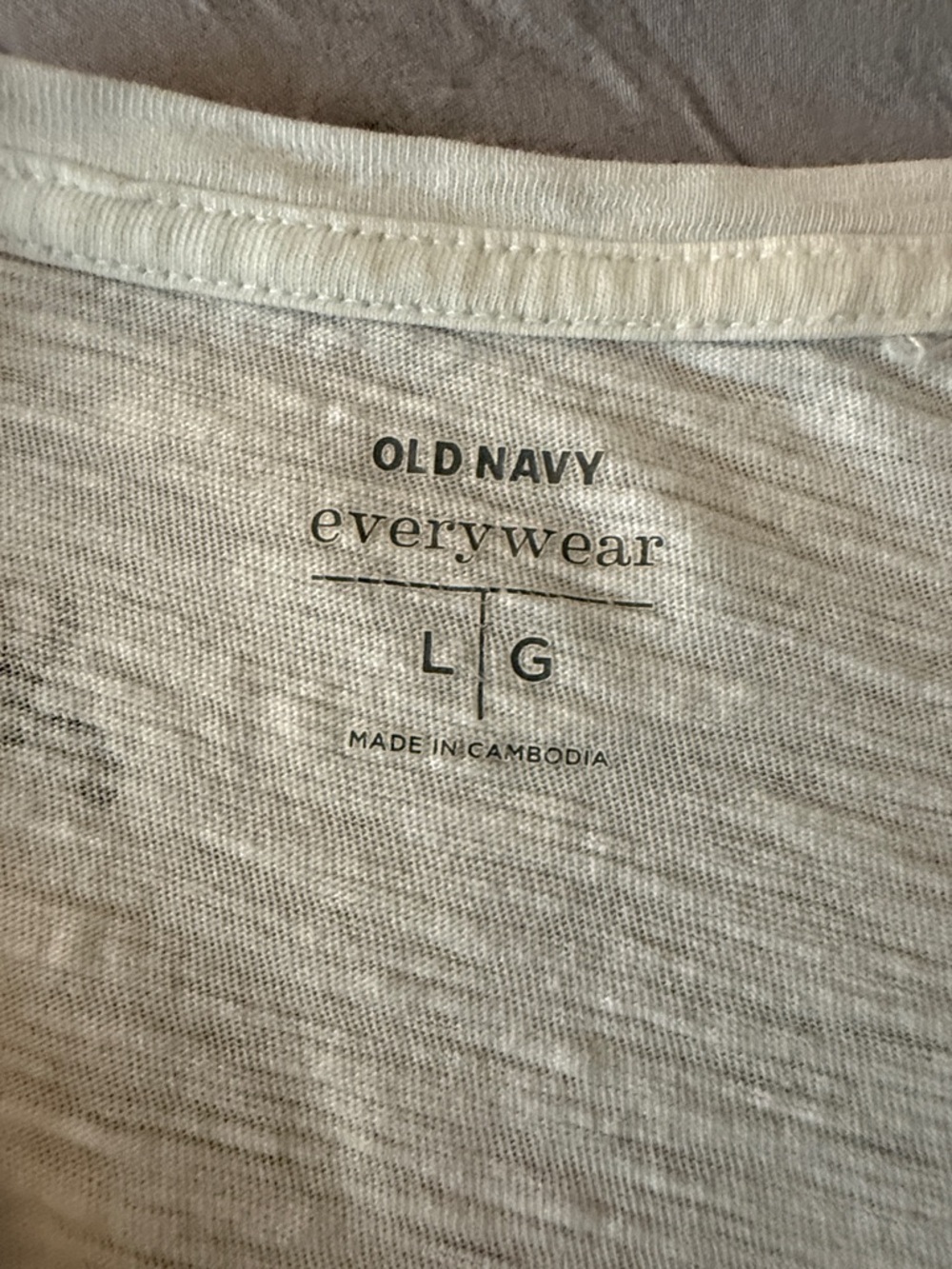 Old Navy White Short Sleeve Scoop Neck Tee with Tiny Black Cat Print - Picture 4 of 4